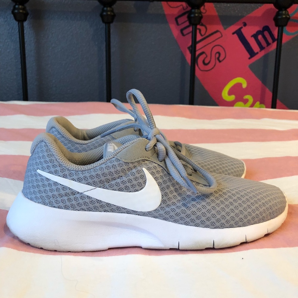 Brand new women’s Nike tanjun